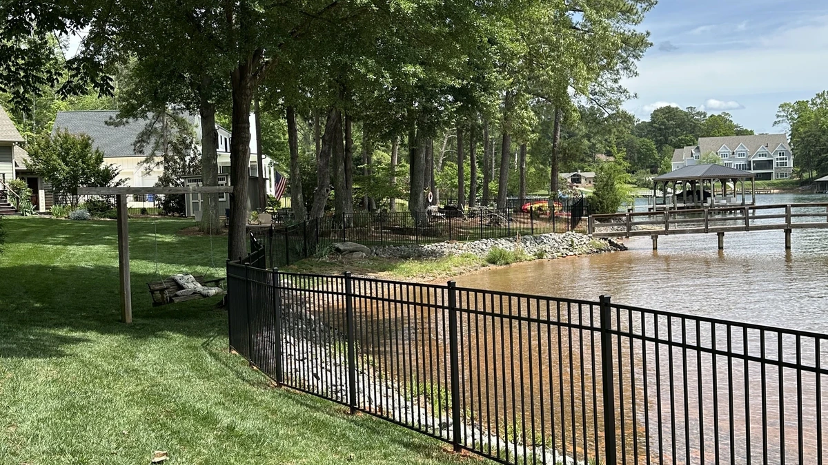 A new cedar privacy fence in Clarksville with a level top line and a square gate